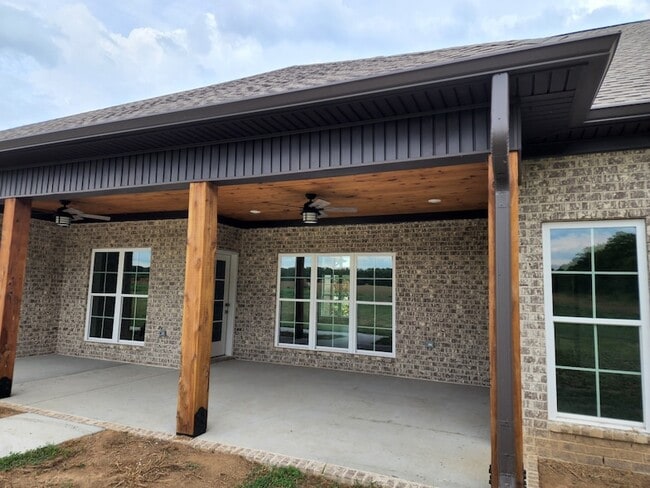 Building Photo - 935 S Cross Bridges Rd