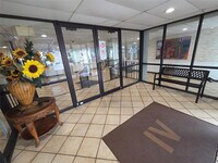 Building Photo - 4158 Inverrary Dr