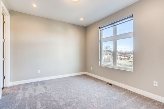 Building Photo - New Construction 3 Bedroom Townhomes with ...