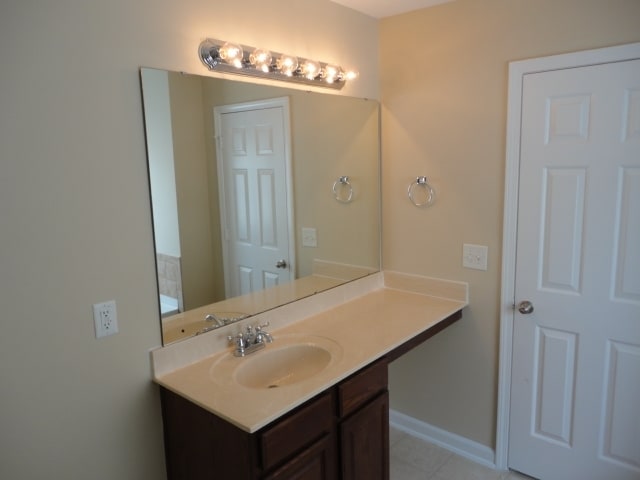 Building Photo - 204 Edgecroft Way