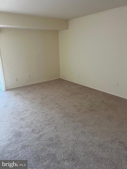 Building Photo - 2025 N Lincoln St