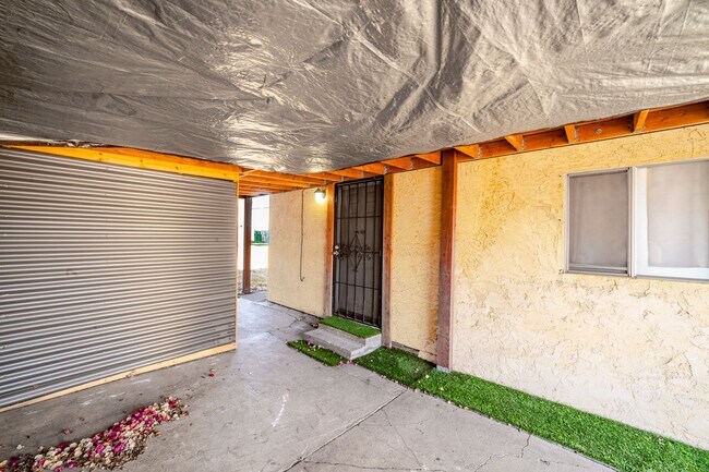 Building Photo - Charming Single-Family Home – Sunroom, Garage & Huge Private Yard