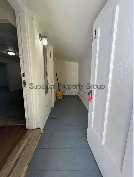 Building Photo - 150 S River St
