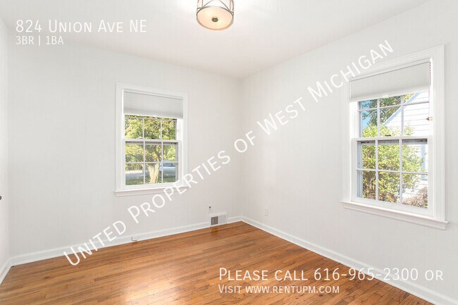 Building Photo - Available Now | 3 Bedroom 1 Bath Single Fa...