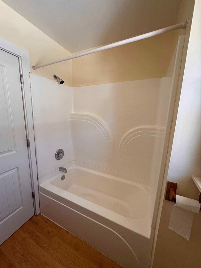 Building Photo - 2 Bedroom Bremerton Charmer, Fenced Yard & Move In Incentive! Available Now!