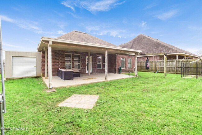 Building Photo - 205 Quiet Bluff Dr