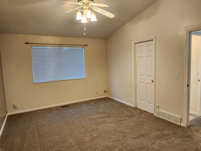 Building Photo - 3 Bd 2 Bath Home with Office