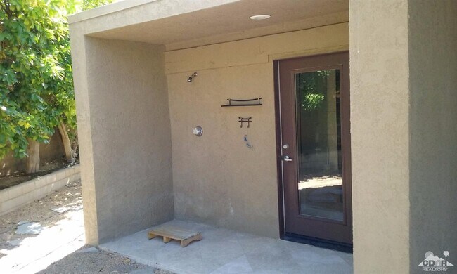 Building Photo - 70520 Gardenia Ct