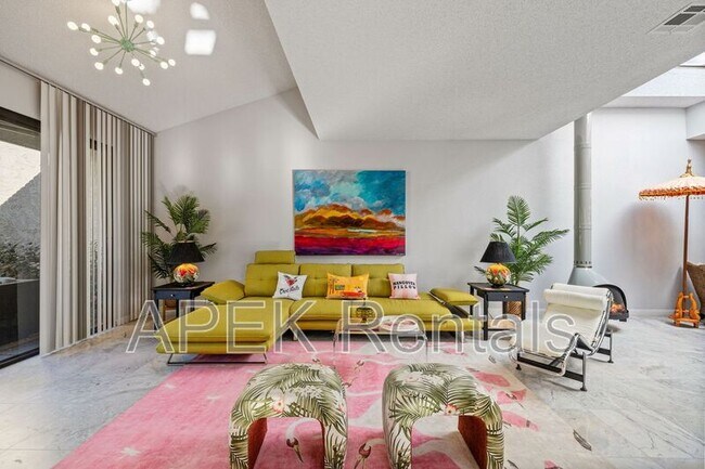 Building Photo - 1317 E Amado Rd