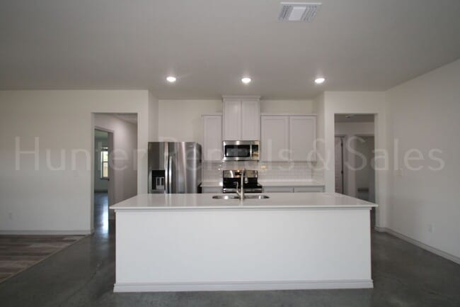 Building Photo - 805 Freedom Cir