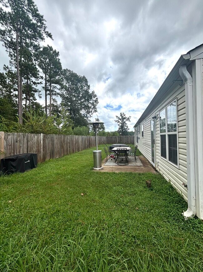 Building Photo - 398 Beryl Dr