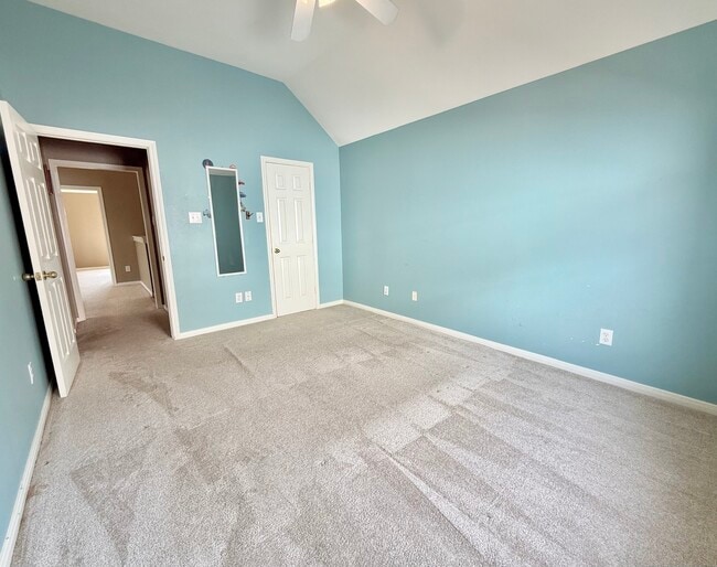 Building Photo - 22435 Cascade Springs Dr