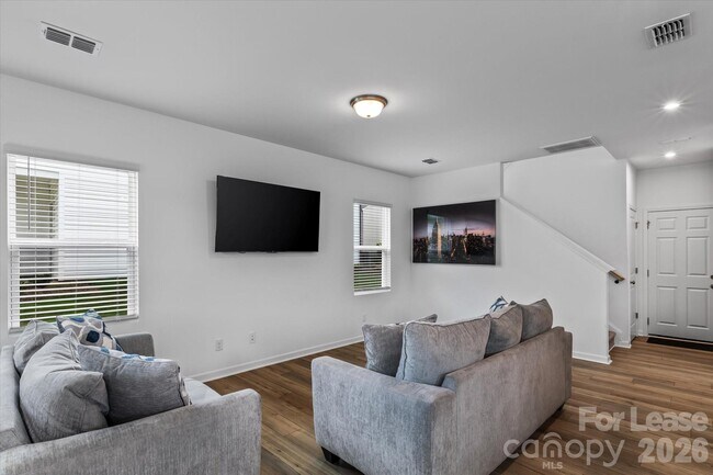 Building Photo - 502 Amhurst St SW
