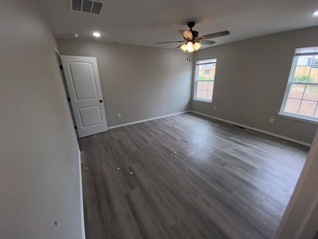 Building Photo - Brand New Home!!