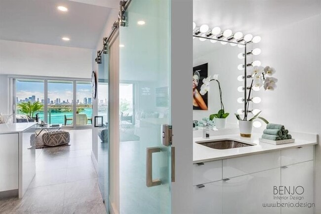 Building Photo - 1000 West Ave