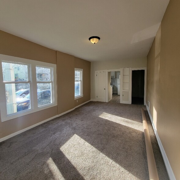 Building Photo - 338 SE Jackson St