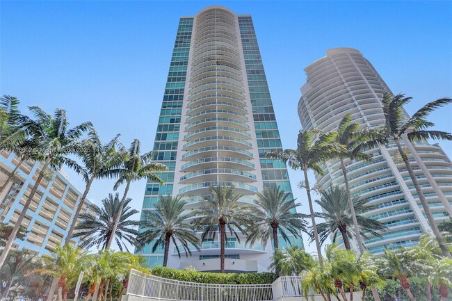 Building Photo - 2101 Brickell Ave