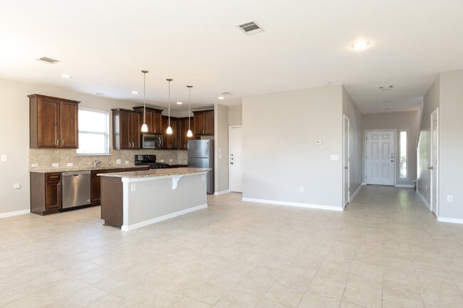 Building Photo - 4 Bedroom Home Available for September Move-In