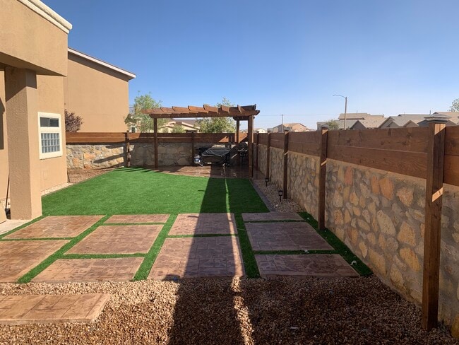 Building Photo - 2600 Snowy Rock Pl