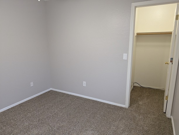 Building Photo - 1711 W Wilson Ave