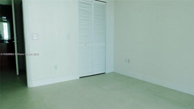 Building Photo - 300 S Biscayne Blvd