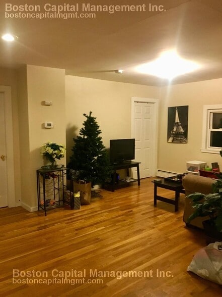 Building Photo - 42 Sewall St