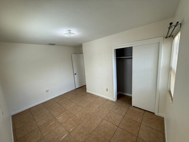 Building Photo - 722 Mercado Ave