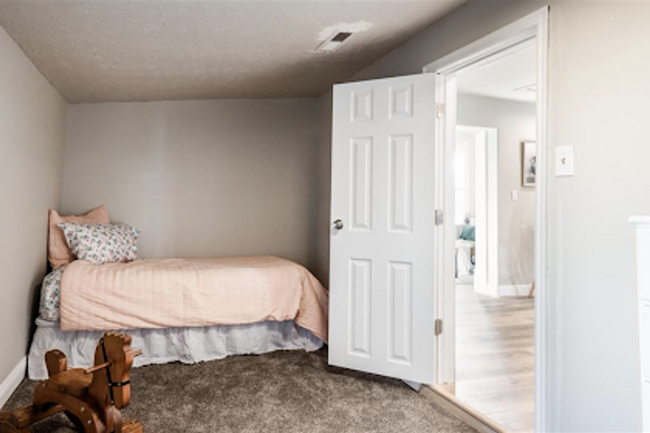 Building Photo - Large 2 Bed, 1 Bath + 2 Bonus Rooms – Two ...