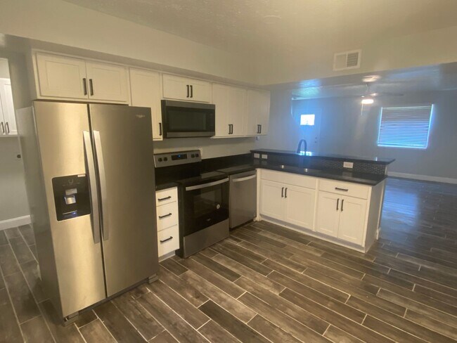 Building Photo - 3252 Summerhill Ln