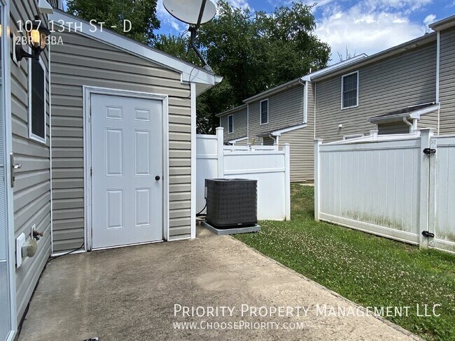 Building Photo - 107 13th St