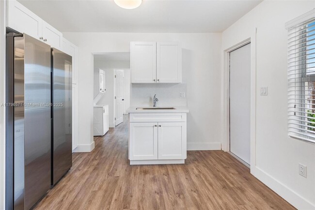 Building Photo - 5931 SW 64th St