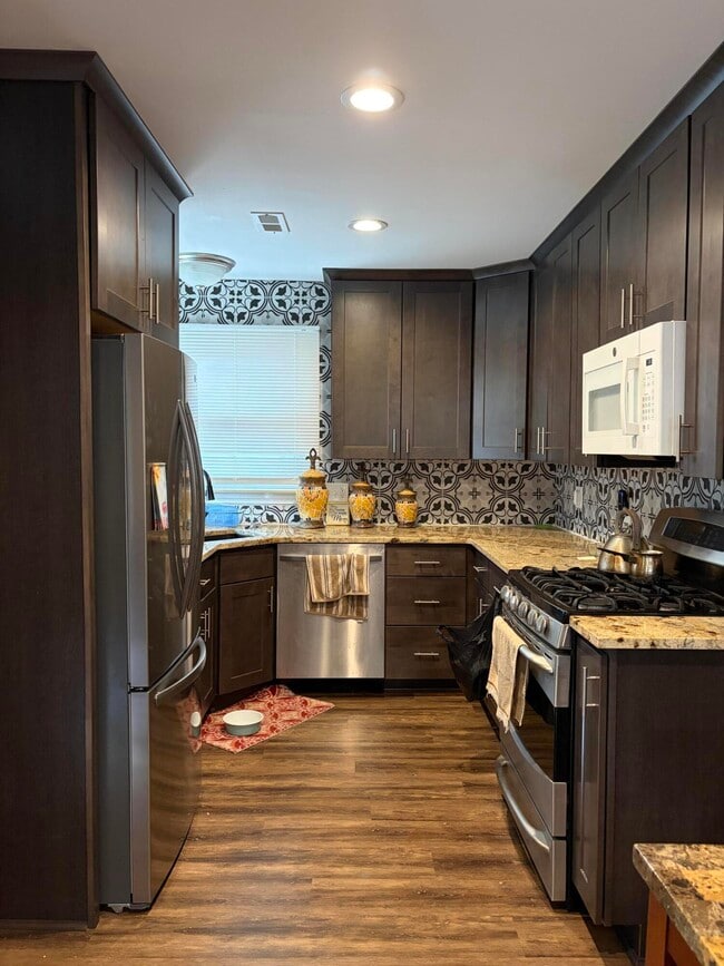 Building Photo - 2126 McGregor Ave