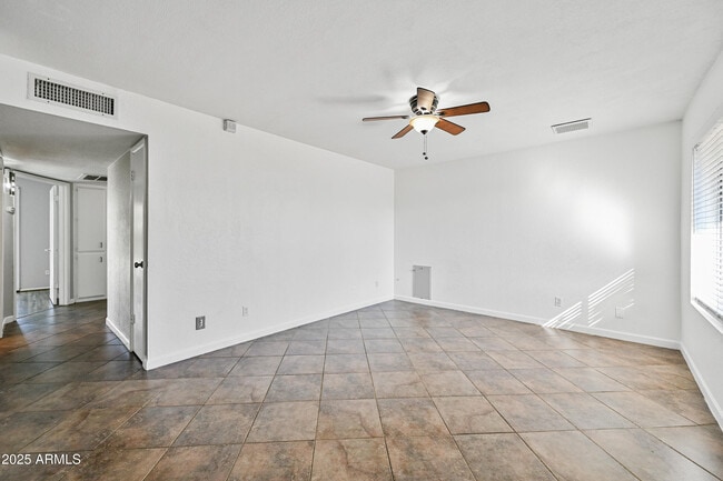 Building Photo - 5558 W Cortez St