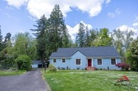 Building Photo - 4917 SE Aldercrest Rd