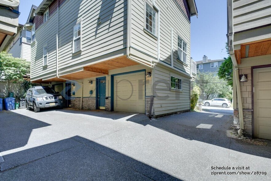 Building Photo - Unit A