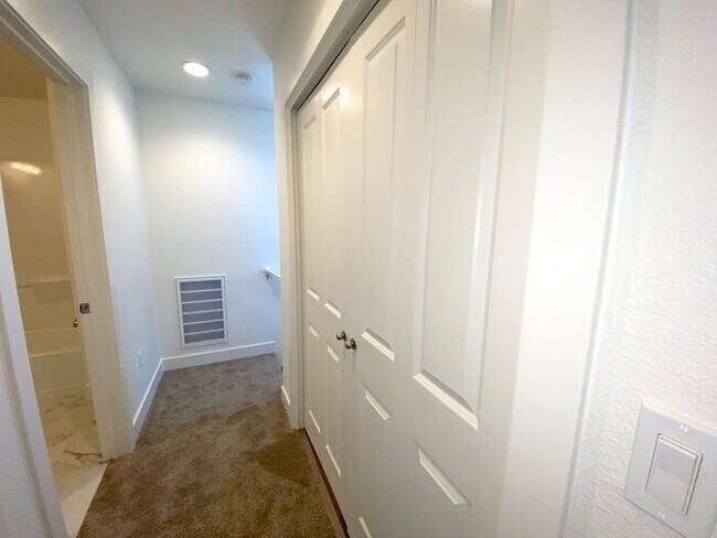 Building Photo - Built 2023! NW Reno 3 Bedroom House - Downstairs Masterbedroom/Masterbath