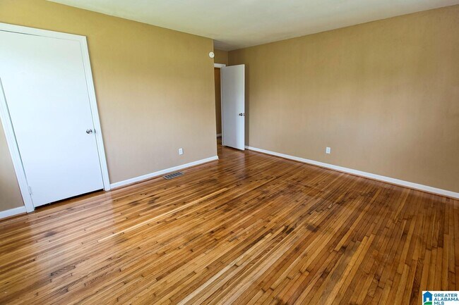 Building Photo - 901 28th Ave NE