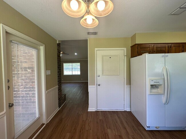 Building Photo - Charming 3 Bedroom in Flint!