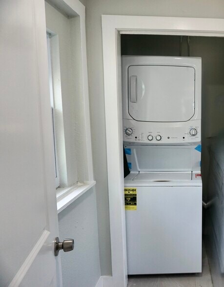 Building Photo - 506 Engman St