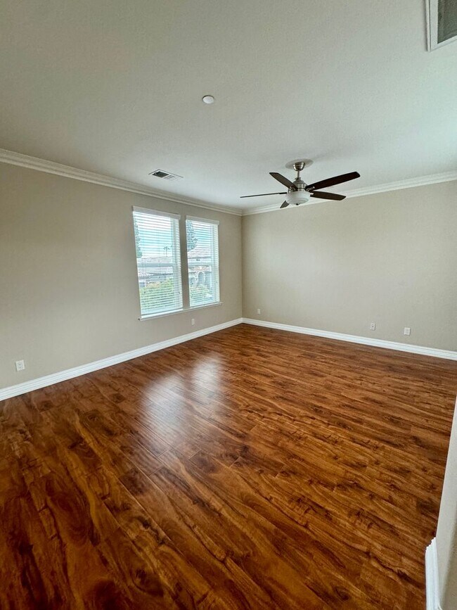 Building Photo - Beautiful 3 Bed 2.5 Bath in Copper River