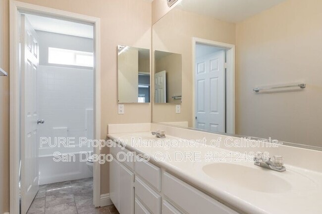 Building Photo - 44090 Terraza Ct