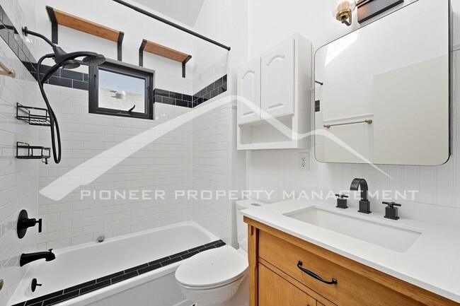 Building Photo - Charming Home with Central AC and Fenced Yard