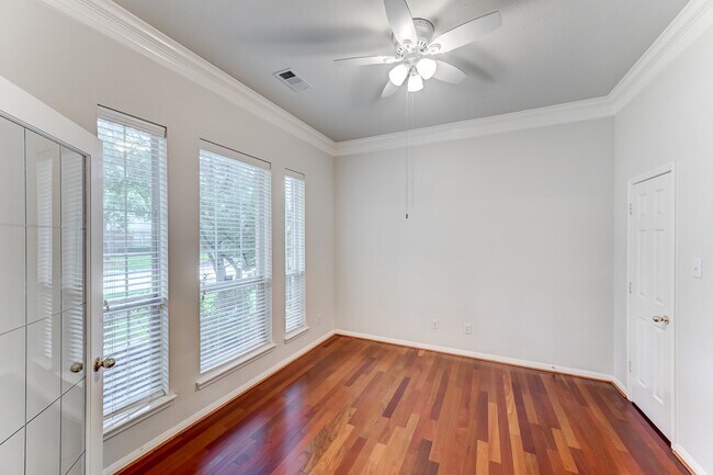 Building Photo - 10103 Cottonwood Canyon Dr