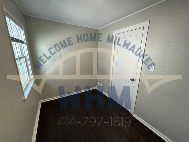 Building Photo - 3045 N Booth St