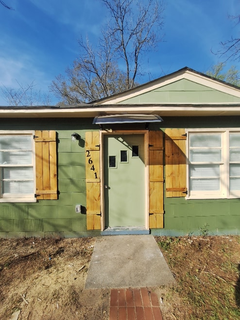 Building Photo - 2641 Leone Dr N