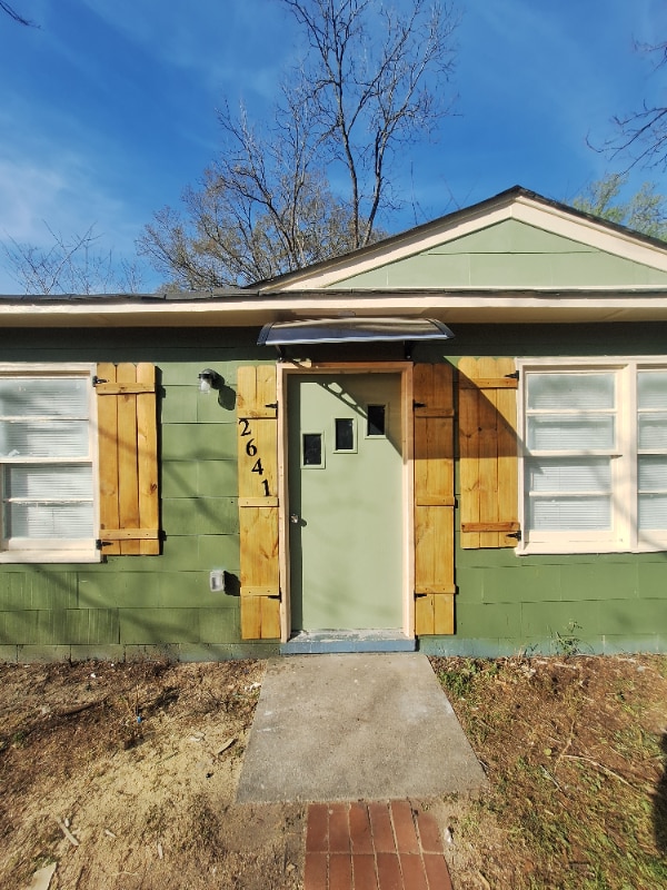 Building Photo - 2641 Leone Dr N