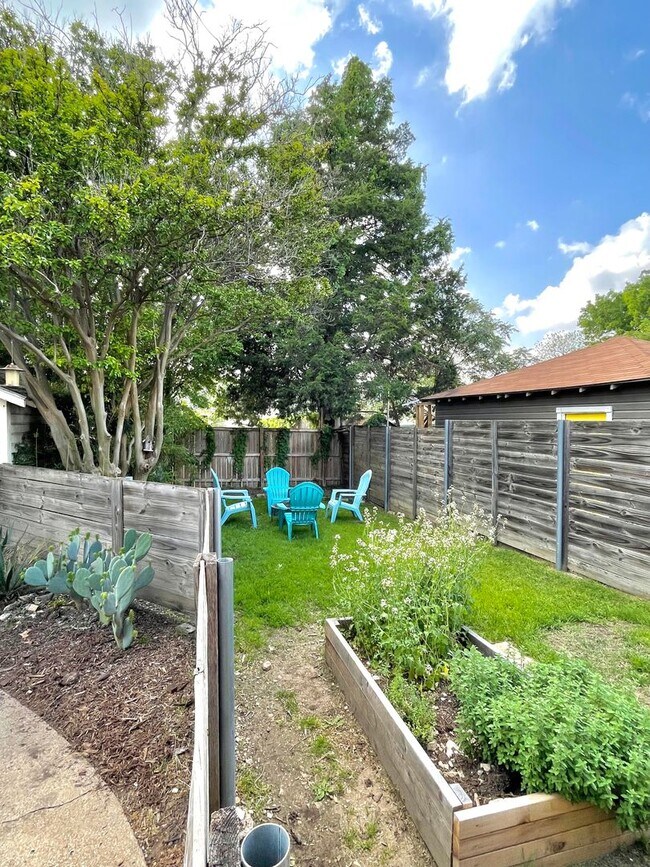 Building Photo - 209-211 Tennant