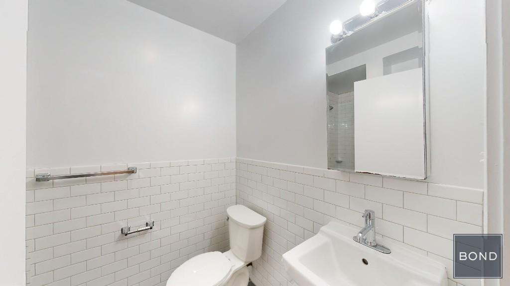 Building Photo - 314 E 91st St