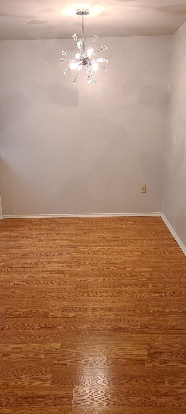 Dining - 11010 NE 68th St