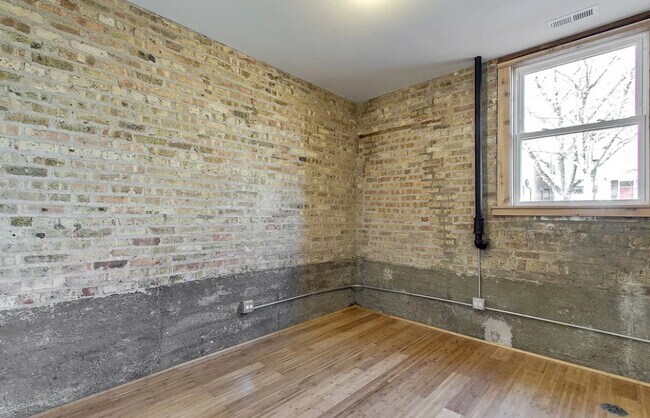 Building Photo - 2735 N Francisco Ave